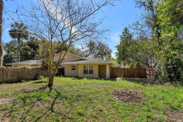 312 W BERCKMAN STREET, Fruitland Park, FL 34731