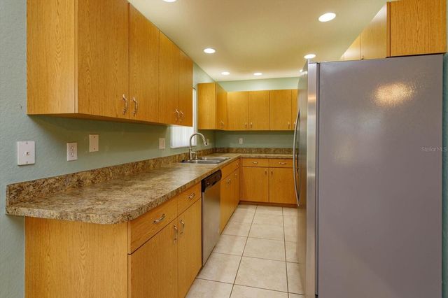 312 W BERCKMAN STREET, Fruitland Park, FL 34731