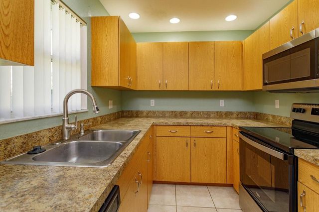 312 W BERCKMAN STREET, Fruitland Park, FL 34731