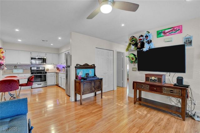 2120 Chertsey Drive D, Las Vegas, NV 89108