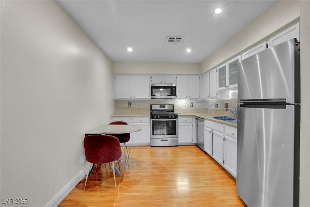 2120 Chertsey Drive D, Las Vegas, NV 89108