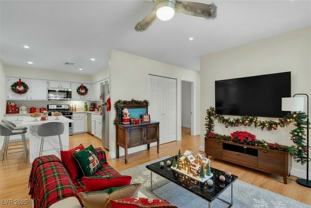 2120 Chertsey Drive D, Las Vegas, NV 89108