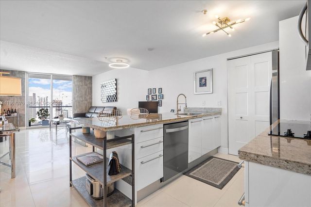 185 SW 7 St 3407, Miami, FL 33130