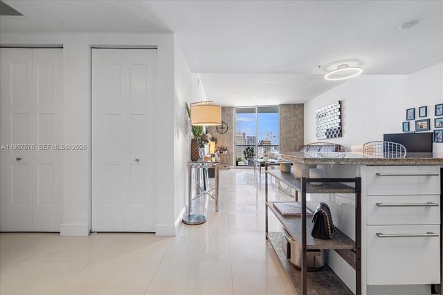 185 SW 7 St 3407, Miami, FL 33130