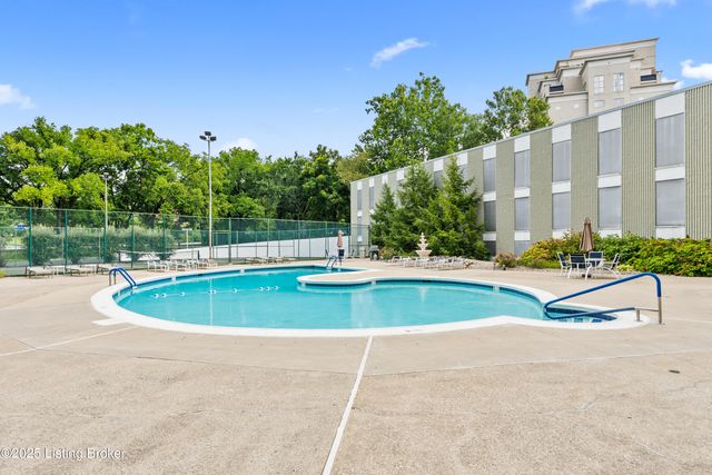 5100 Us Highway 42, 532, Louisville, KY 40241