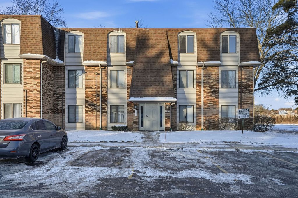 209 W Court of Shorewood 3A, Vernon Hills, IL 60061