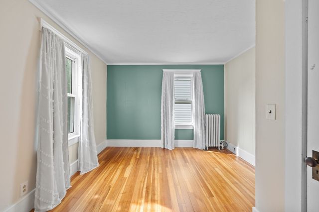 272 Shaw St, Lowell, MA 01851