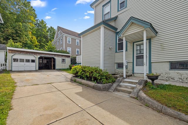 272 Shaw St, Lowell, MA 01851