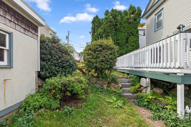272 Shaw St, Lowell, MA 01851