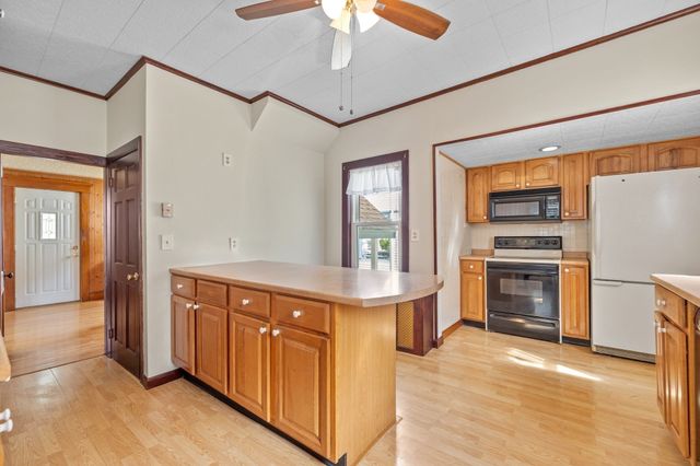 272 Shaw St, Lowell, MA 01851