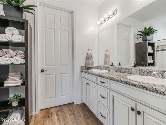 11913 E Ryscott Circle, Vail, AZ 85641