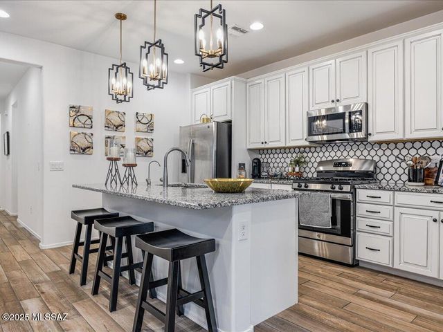 11913 E Ryscott Circle, Vail, AZ 85641