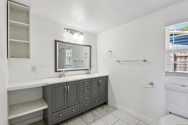 1080 Ivy, Terrell Hills, TX 78209