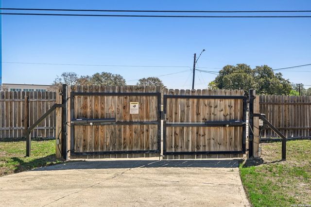 1080 Ivy, Terrell Hills, TX 78209