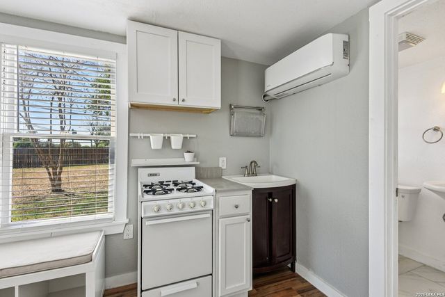 1080 Ivy, Terrell Hills, TX 78209