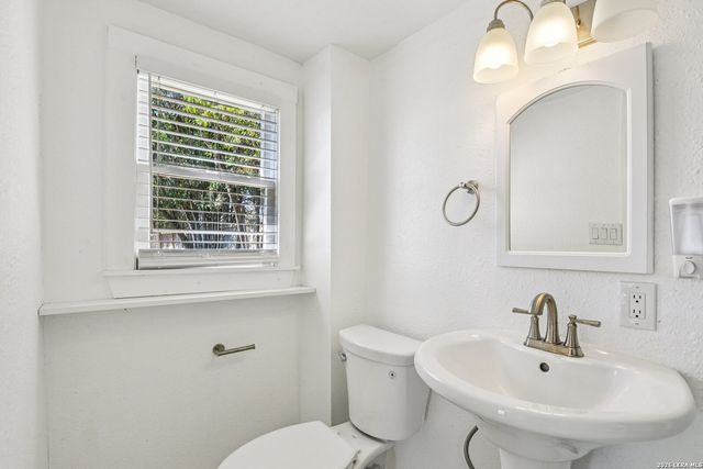 1080 Ivy, Terrell Hills, TX 78209