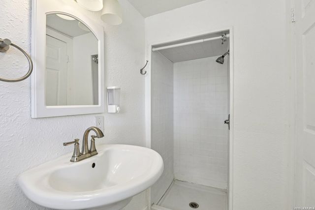 1080 Ivy, Terrell Hills, TX 78209