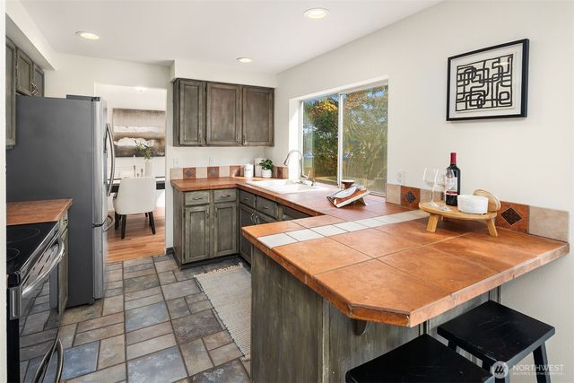 22929 SE 282nd Street, Maple Valley, WA 98038