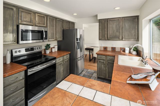 22929 SE 282nd Street, Maple Valley, WA 98038