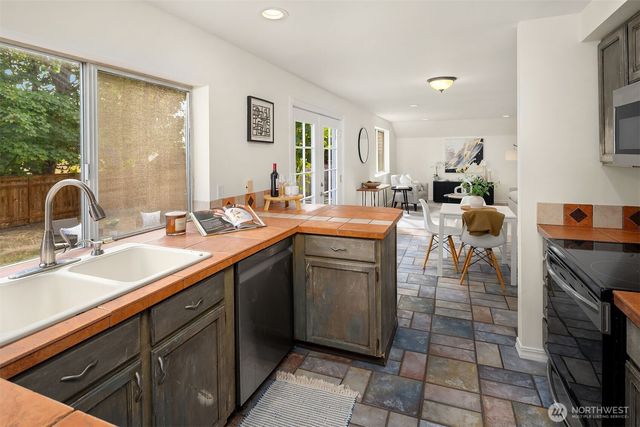 22929 SE 282nd Street, Maple Valley, WA 98038