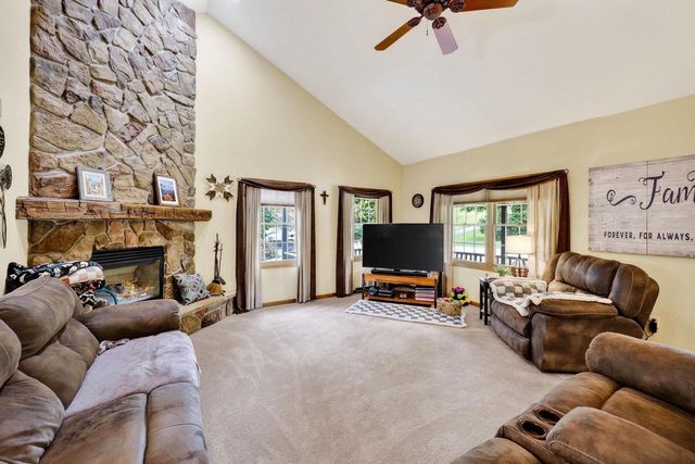 3212 Rockport Park Drive, Janesville, WI 53548