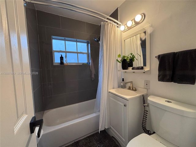 3240 SW 66th Ter, Miramar, FL 33023
