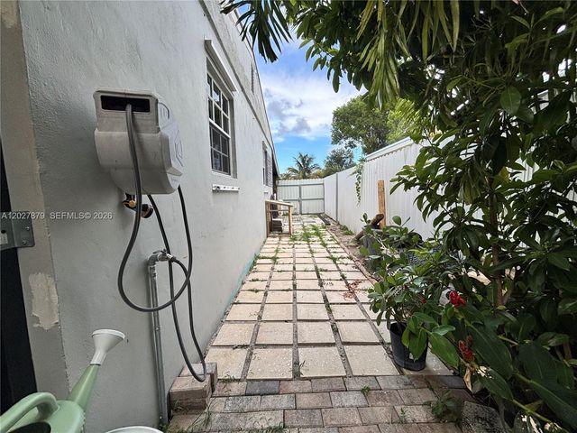 3240 SW 66th Ter, Miramar, FL 33023