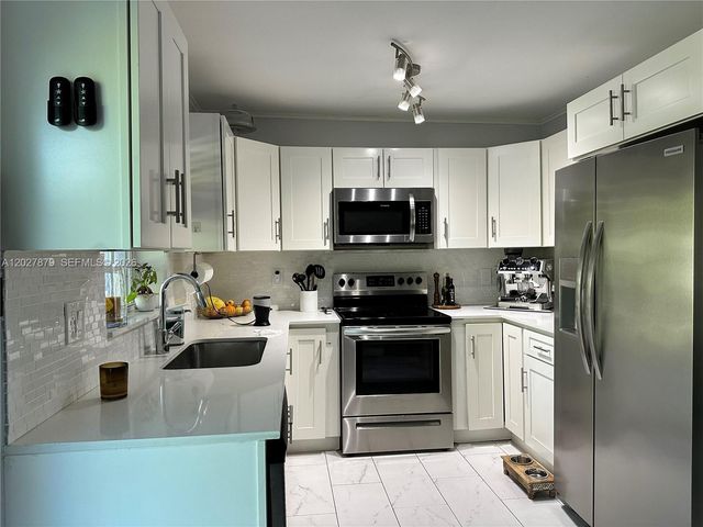 3240 SW 66th Ter, Miramar, FL 33023