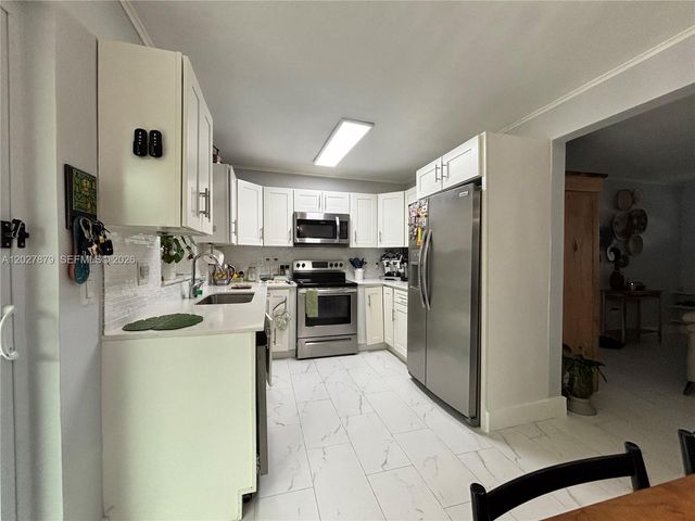 3240 SW 66th Ter, Miramar, FL 33023
