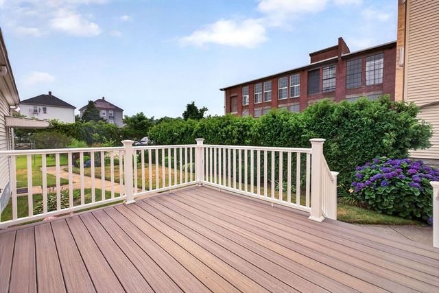 31 Oregon St, Fall River, MA 02720