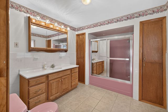 31 Oregon St, Fall River, MA 02720