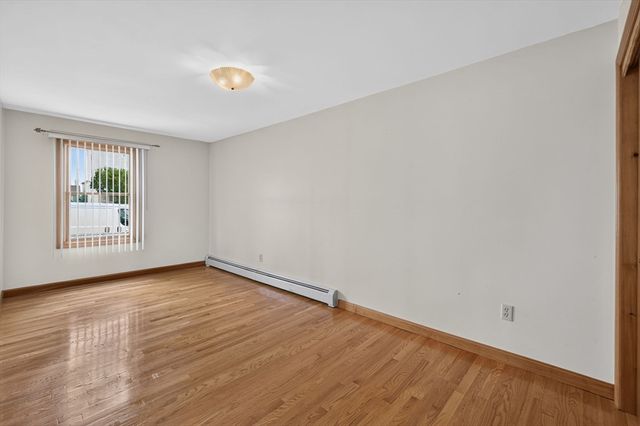 31 Oregon St, Fall River, MA 02720