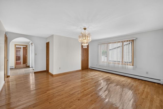 31 Oregon St, Fall River, MA 02720