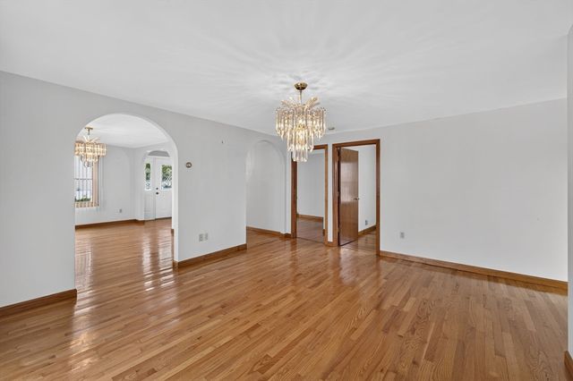 31 Oregon St, Fall River, MA 02720