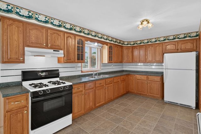 31 Oregon St, Fall River, MA 02720