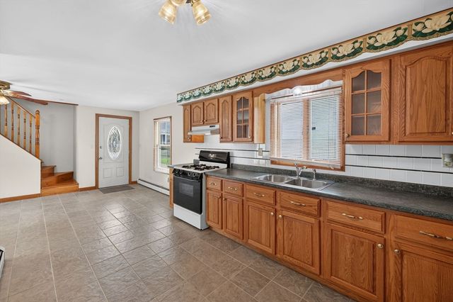 31 Oregon St, Fall River, MA 02720