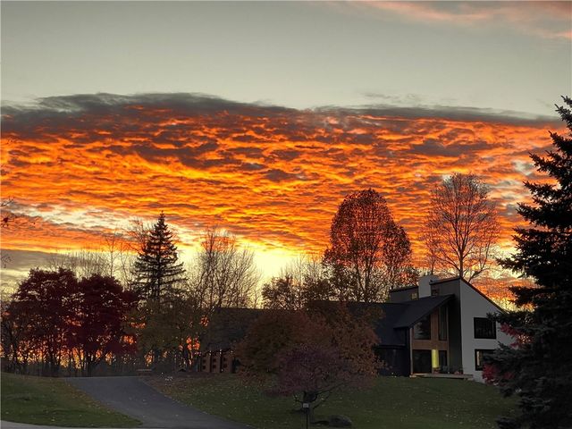 1012 Rabbit Ear Pass, Victor, NY 14564