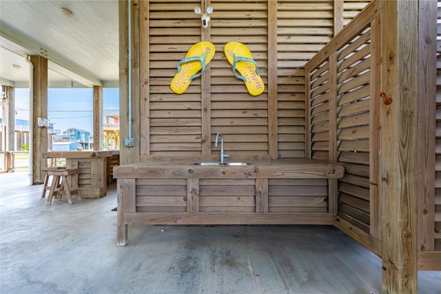 1326 Sunrise, Crystal Beach, TX 77650