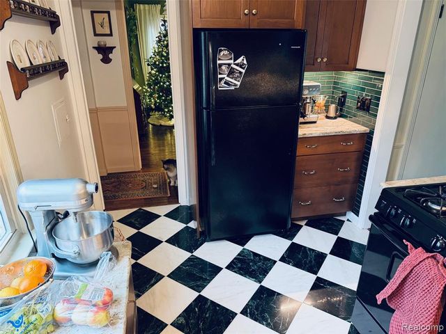 14216 Warwick Street, Detroit, MI 48223