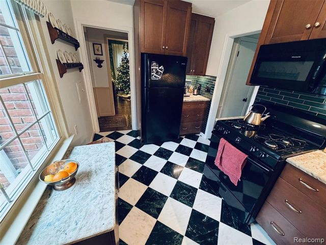 14216 Warwick Street, Detroit, MI 48223