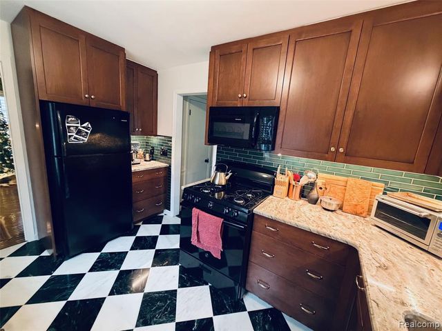 14216 Warwick Street, Detroit, MI 48223