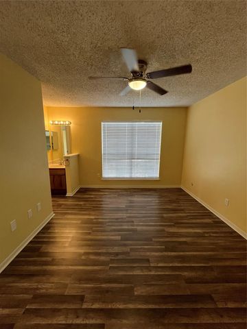 3919 Fairmont Pkwy Parkway 200, Pasadena, TX 77504