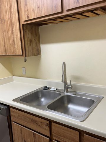 3919 Fairmont Pkwy Parkway 200, Pasadena, TX 77504