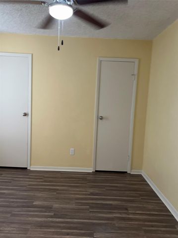 3919 Fairmont Pkwy Parkway 200, Pasadena, TX 77504