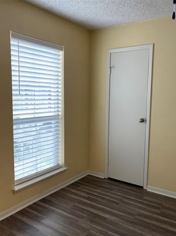 3919 Fairmont Pkwy Parkway 200, Pasadena, TX 77504