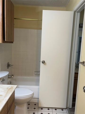 3919 Fairmont Pkwy Parkway 200, Pasadena, TX 77504