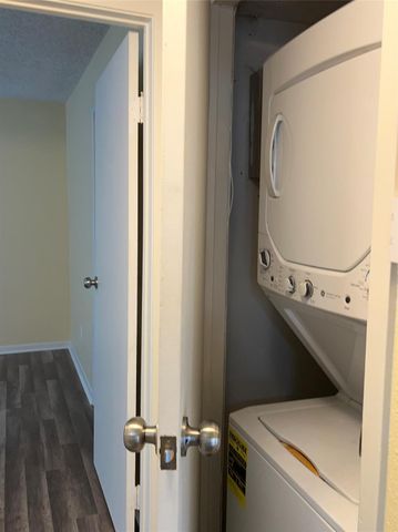 3919 Fairmont Pkwy Parkway 200, Pasadena, TX 77504