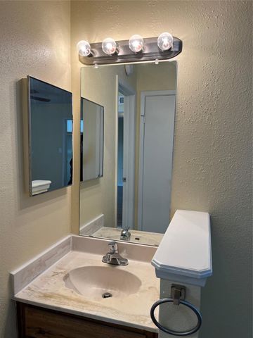 3919 Fairmont Pkwy Parkway 200, Pasadena, TX 77504