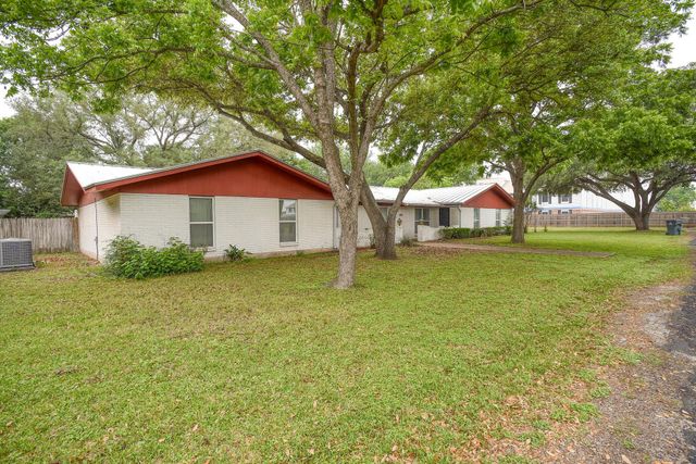 204 Maynard ST, Bastrop, TX 78602