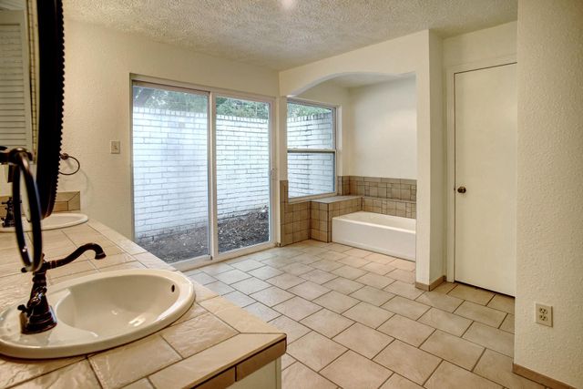 204 Maynard ST, Bastrop, TX 78602